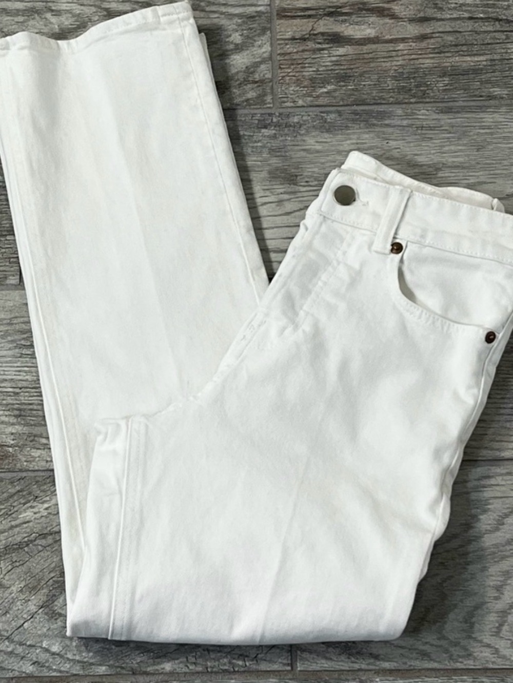 H&M White High Rise Hidden Button Fly Strait Leg Jeans Size 2 Like New